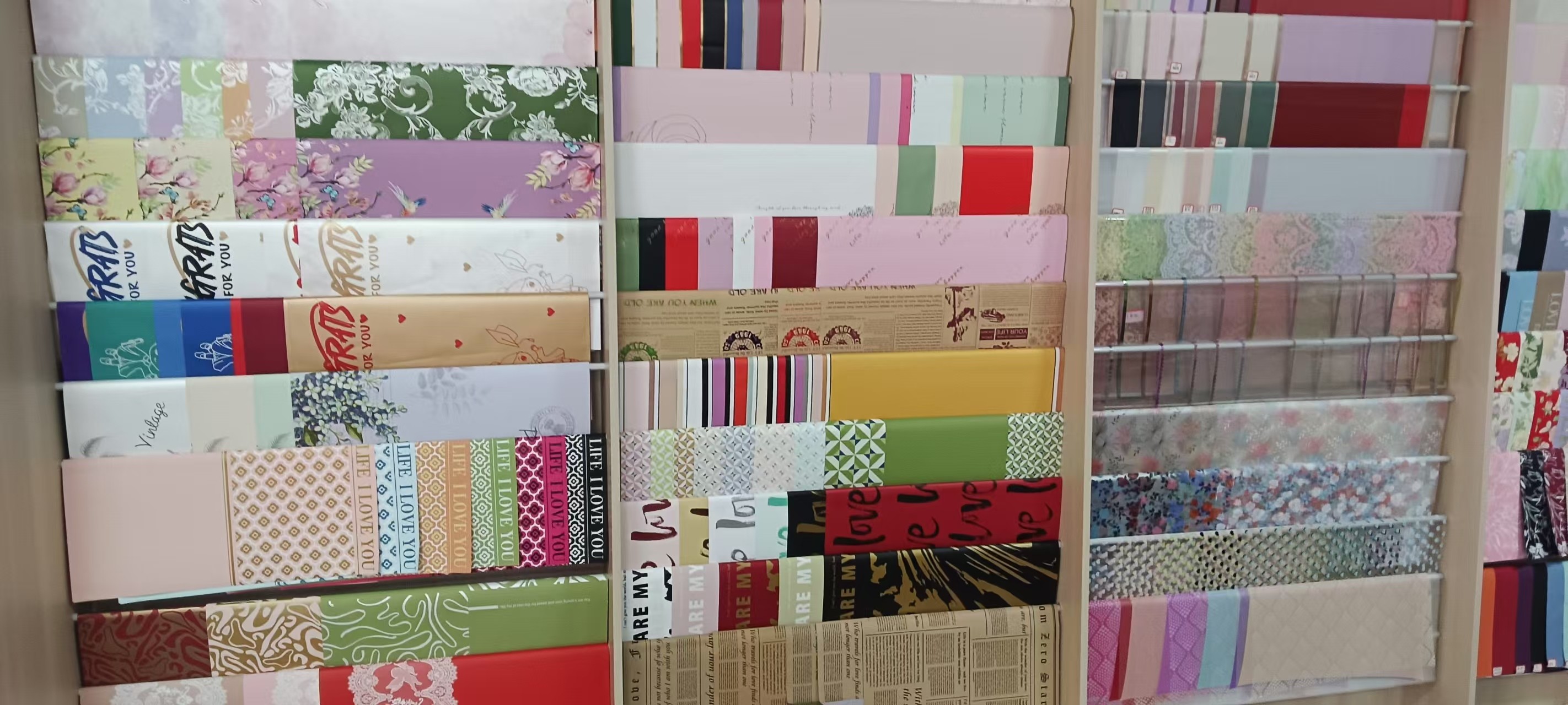 Latest company Cases about We visited the flower wrapping paper factory.