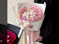 The popular waltz polka dot one-piece shaped sheet flower bouquet wrapping paper 520 Mother's Day fl