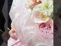Wholesale of Valentine's Day flower bouquets, lace wrapping paper, waterproof film, heart-shaped flo