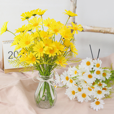 Good price Artificial Daisy Flowers Silk Chamomile Bouquet in Multiple Color for Living Room and Mall Display online