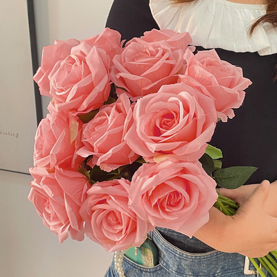 Good price A single broken ice blue rose with a realistic touch for Valentine's Day home decoration shoot, featuring Ecuadorian roses online