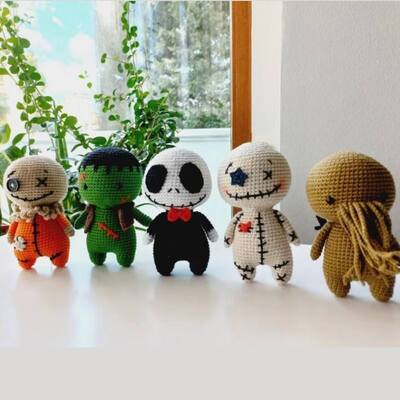 Buy New Arrival 10 cm Handmade Crocheted Plush Toys Cute Mini Halloween Christmas Knitted Dolls Cotton Fabric PP Cotton for Party online manufacture