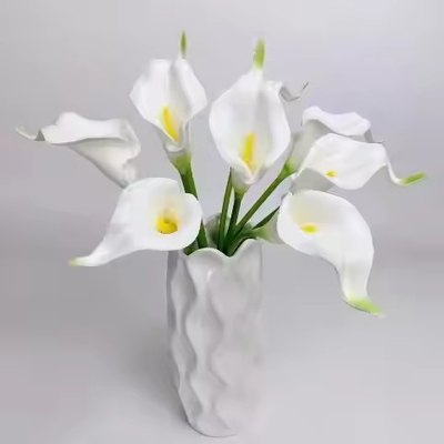 Good price Delicate Soft Decorative Wedding New Year Decorations Home Table Items Silk Artificial Flowers Calla Lily online
