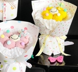Good price Thickened cowhide, playful and colorful flower packaging paper online